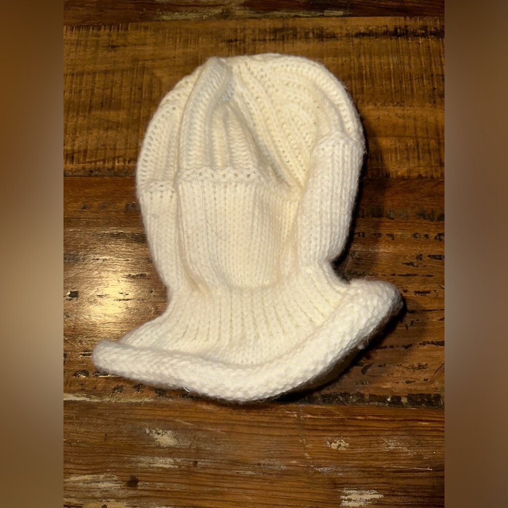 Nordstrom cream colored beanie 100% Acrylic